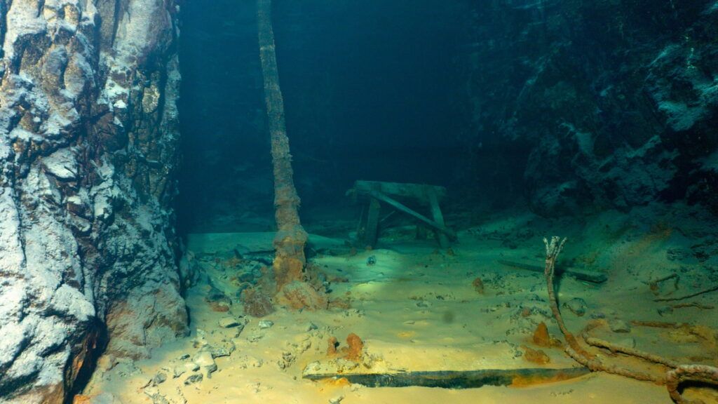 mine-cave-underwater-inspection